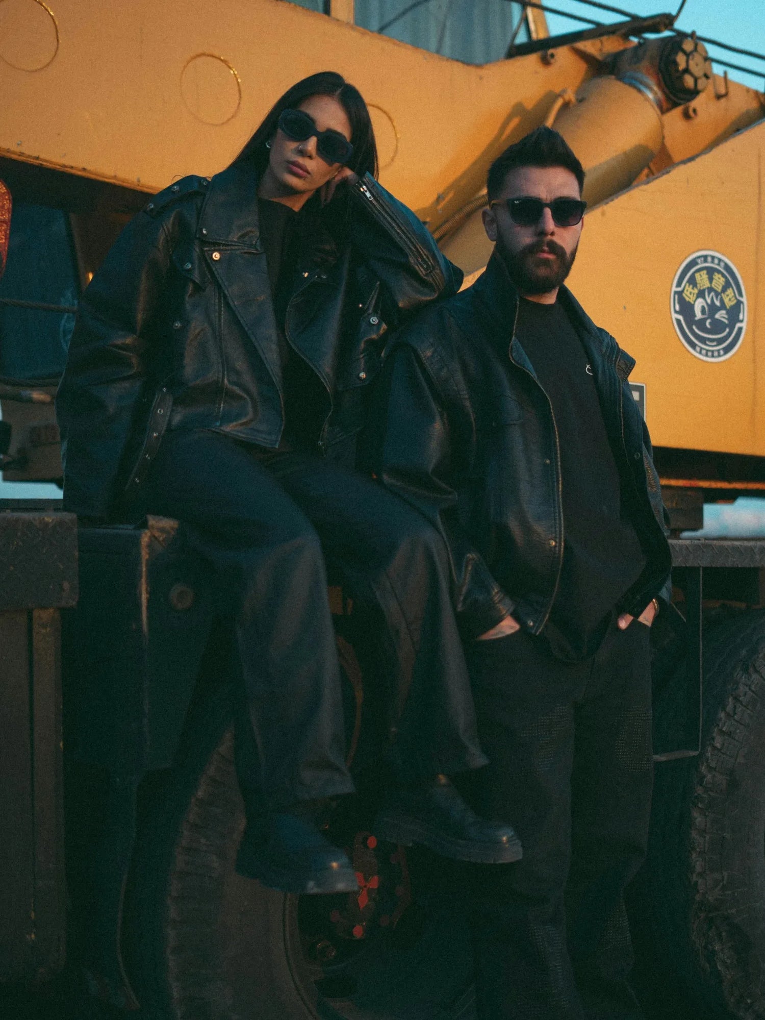 Premium genuine leather jacket for Men & Women – stylish biker design with high-quality stitching and worldwide shipping.